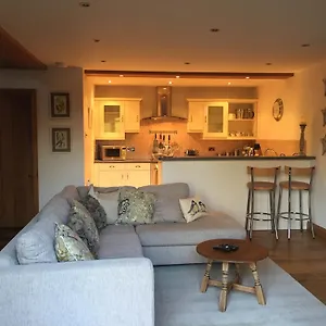 The Apple Shed Farm stay Farmborough